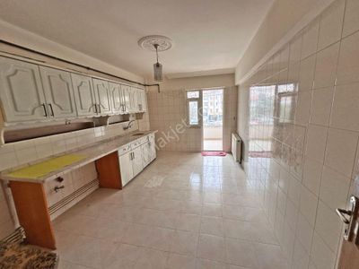 Tuzluçayır Göbek Yakınında Ara Katta Ön Cephede 3+1 Satılık Daire