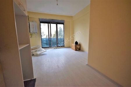 Goldhouse Dan Satılık Yay Meydanı Caddesi Nde 1+1 Daire