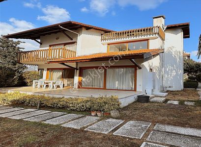 Gezgen İnşaattan Havuzlu Sitede 5+1 Müstakil Villa!!