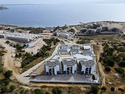 Çeşme Ayasaranda Satılık Deniz Manzaralı Ve Teraslı 2+1 Rezidans