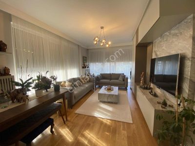 Turyap'tan Bostancı'da Caddeye Yakın Nezih Konumda Balkonlu 2+1