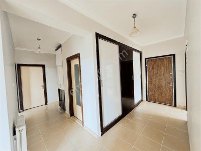 Cb'den Tekerekte Ana Cadde Üzeri Geniş Kiralık 3+1 Daire