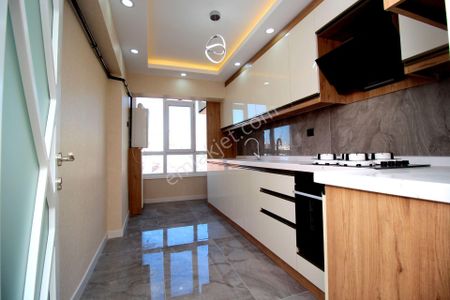 Emre Emlaktan Süvari Mahallesinde Full+full Yapılı Masrafsız **boş** Satılık 3+1 Daire