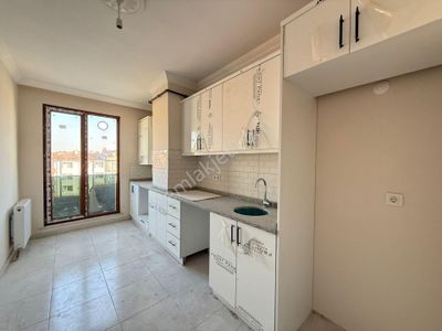 Satılık Sarıgazi Atatürk Mahallesinde 4+1 Metroya 300m İskanlı 160m2 Yeni Çatı Dubleks Daire