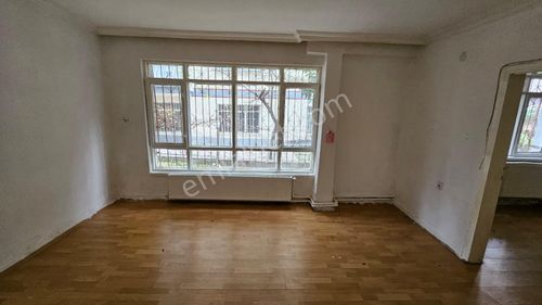 Kent Emlaktan Abidin Paşada Metroya Yakın 2+1 Kiralık Bahçe Katı Daire