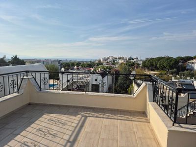 Kuşadası Soğucakta Site İçinde Havuzlu 3+1 Ba