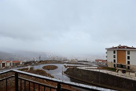 Toki'de Satılık Tapusu Hazır Manzaralı Arakat 3+1