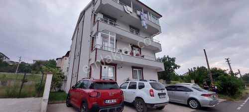 Başiskele Yeşilyurt Mahallesinde Kiralık 2+1 Çatı Dubleks Daire