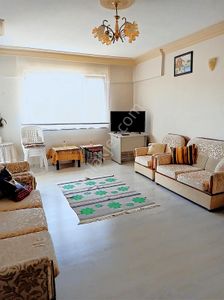 520 Gayrimenkulden Sarımsaklı Merkezde Satılık Daire 2+1