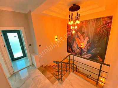 Uytundan Edremitte Havuzlu Yerden Isıtmalı Ultralüks 4+1 Villa