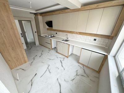 Yıldız'dan Bölgenin En Merkezi Konumunda Katta E.banyolu 3+1 !!!