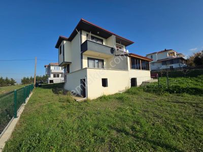 Haydar Emlaktan Yenicede 179 M2 Arsa İçinde Dubleks 3 Yaşında Villa