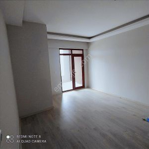 Askeri Üs Üniversite Sanayiler Servis Yolunda 2+1 Daire