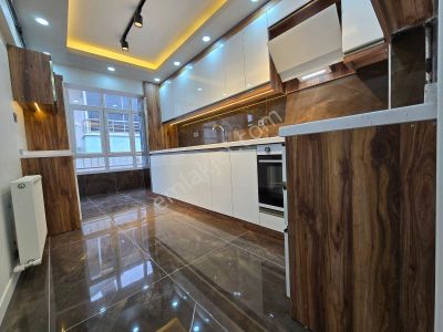 Süvari Mah Ahi Mesut Bulvar Yakını Satılık 3+1 Kat Ta Ful Yapılı Daire