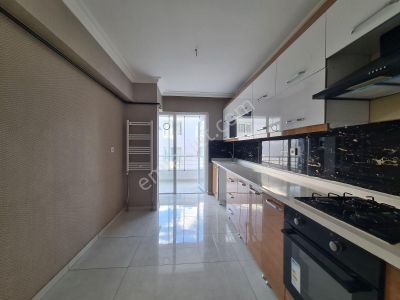 Selim Cd. Çift Asansörlü Binada Teras Balkonlu 2-banyolu Kiralık