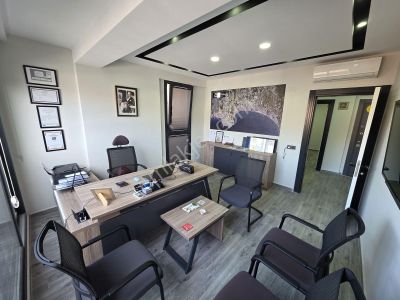 Kuşadası Merkezde Kiralık Geniş Her Şey Uygun Ofis & Büro