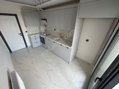 Sincan Yenikent Satılık 2+1 Daire Geniş Ara Katta Sıfır Güney Cephe