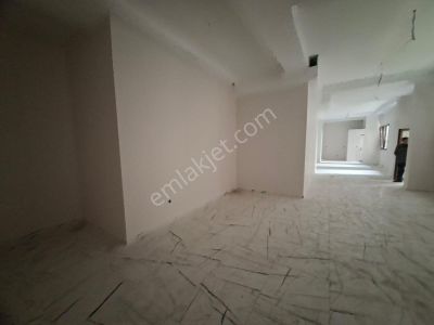Sıfır Binada Kiralık 130 Metre Kiralık Dükkan