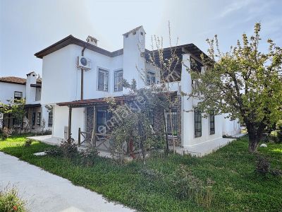Ayvalık'ta Denize 100m Müstakil 3+1 Villa