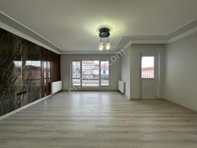 Ufuktepe Cadde Üzeri Asansörlü Geniş Full Yapılı 3+1