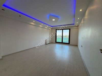 Zeki Emlak'tan Muradiye'de Satılık 3+1 Ara Kat, Önü Açık Daire