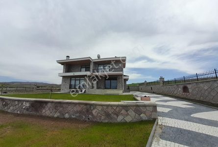 Gölbaşı - Bahçelievler Mah. Göl Manzaralı Satılık Villa