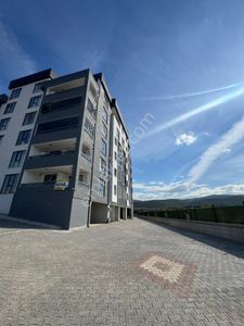 Akçalarda Göl Manzaralı Sıfır Geniş 3+1 Daire