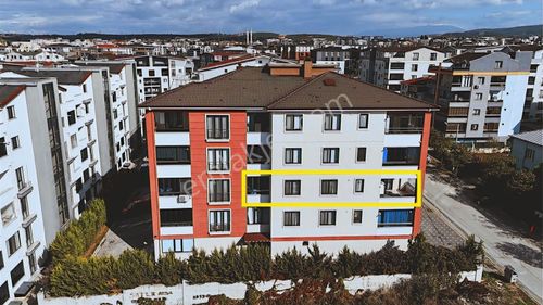 Akçalar Merkezi Konumda Göl Manzaralı 3+1 Arakat Daire!!!