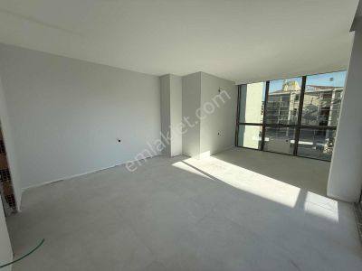 Yeniköy Mah Kırkgöz Cad. Üzerinde İş Merkezinde Satılık 1+1