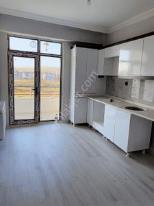 Hastane Yol Üzeri Ara Kat Geniş Satılık 2+1