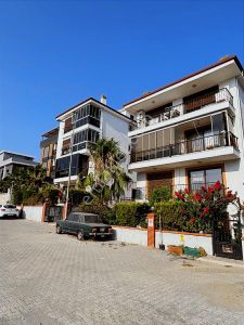 Rw Akar'dan 1+1 (70 M2) Bahçe Kullanımlı Satılık Daire