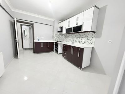Yıldız'dan Merkezi Konumda Ara Kat Geniş Balkonlu 3+1 Kiralık !!