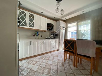 Karınca'dan Merkez Mh'de Evebeyn Banyolu Geniş 3+1 Satılık!