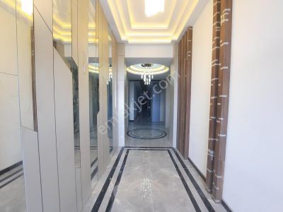 Yüksek Kira Getirisi-üniversite Karşısı-sıfır Yapı-satılık 2+1