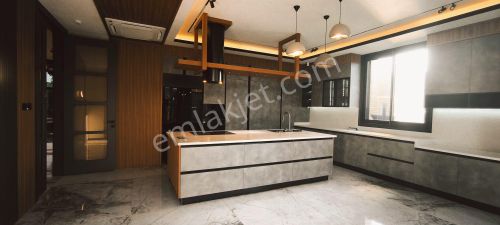 İsa Kavak Gayrimenkul’den Satılık Lüks 8+1 Villa – Meram/lalebahçe