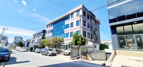 Hat Boyunda Dudullu Bostancı Metrosuna 5dk. Mesafede 300m² Ofis