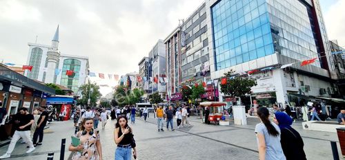 Alemdağ Caddesi Trafiğe Kapalı Kısım Çarşı Meydan Karşısı 15m²