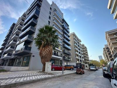 Bayraklı Adliye/tapu Yakını Plazalar Böl. Satılık 45 M² Dükkan F