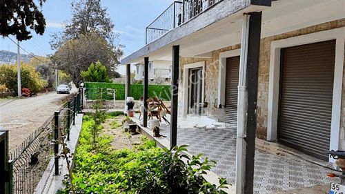 Foça Bağarası Butik Sitede Verandalı Bahçekatı Satılık 2+1 Daire