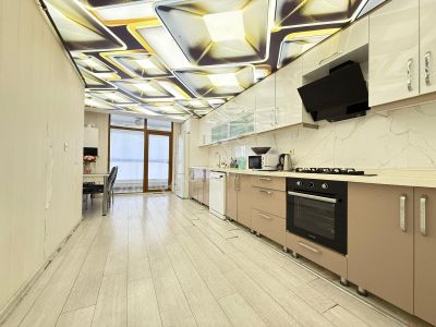 Beyoğlu'ndan Merkezi Lokasyonda 1.kat Full Yapılı 4+1 Satılık Daire