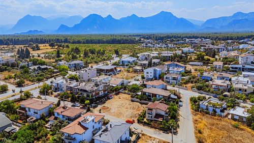 Döşemealtı Yeşilbayır Mah. 0.60 Emsal 590m2 Satılık Arsa