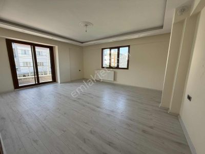 Emlak Center'dan Muradiye Mah Site İçinde 3+1 Ara Kat