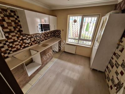 Şengülüm Market Yakını 2. Kat Cam Balkonlu Köşebaşı 2+1