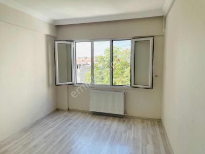 Üçyol Metro Yakını 3+1 Doğalgazlı Arakat Bakımlı Kiralık Daire