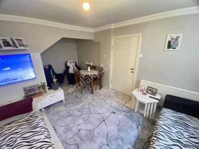 Üçyol Metro Yakını 2+1 Tadilatlı Cadde Yakını Satılık Daire !