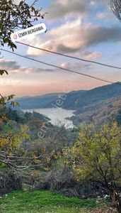 İzmir Bergama Topallar Köyünde Restore Edilmiş Göl Manzaralı Köy Evi