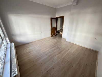 Ön Cephe Yüksek Giriş Oturuma Hazır Merkezi Konumda Daire !!