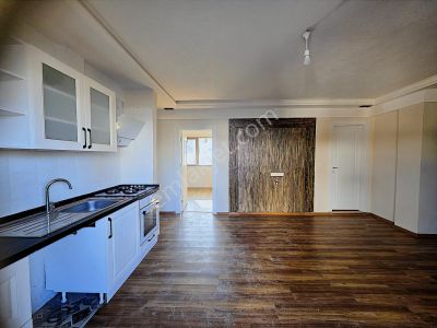 Yetkili Ofis-hürriyet Mahallesi'nde Balkonlu, Yüksek Giriş 1+1