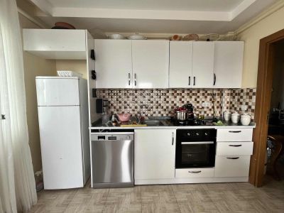 Gültepe'de Cadde Üzeri Kombili Geniş Havuzlu Site İçi 2+1 Daire