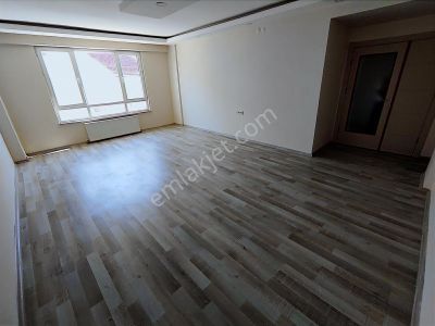 Fazelden Tombakzade Tramvaya 2 Dk Asansörlü İskanlı 3+1